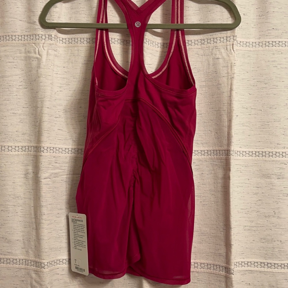 Lululemon new shine on crb red size 6 mesh berry